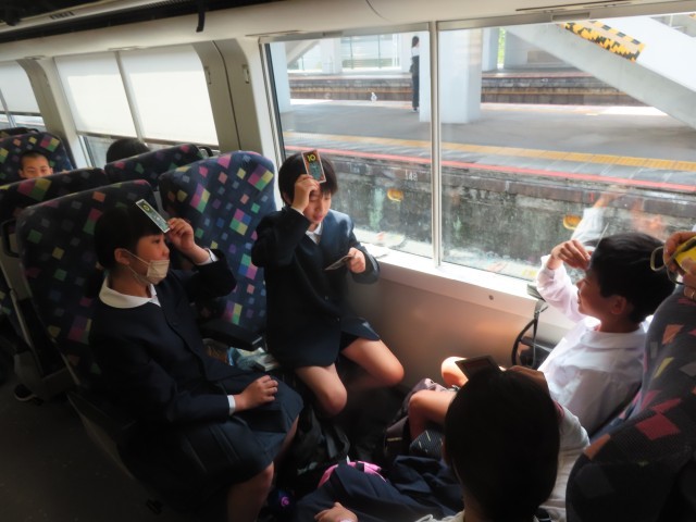 行きの電車内の様子その１