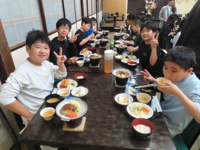 夕食の様子その１