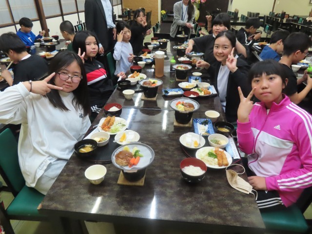 夕食の様子その２