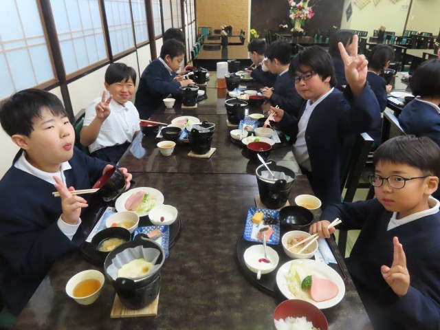 朝食の様子その２