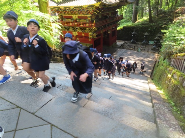 頑張って歩いて見学中その２