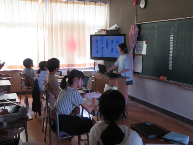 6年生学習用端末を使った短歌紹介