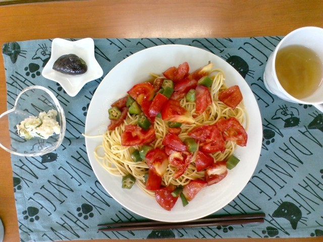 トマトとオクラの冷製パスタ