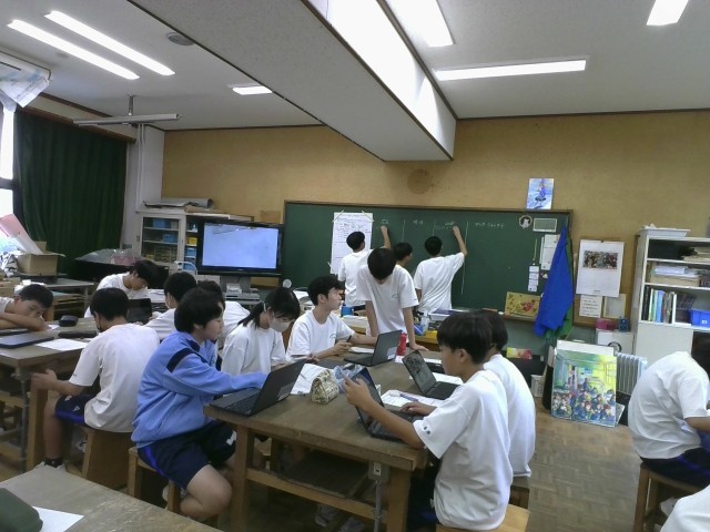 美術室に集まったチーム