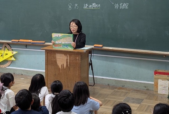 紙芝居の読み聞かせ