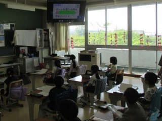 「朝会の様子」