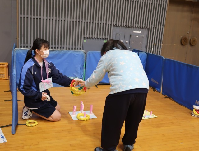 橘中の出し物 輪投げ