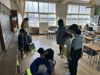 １年生の様子を見て、お手伝い