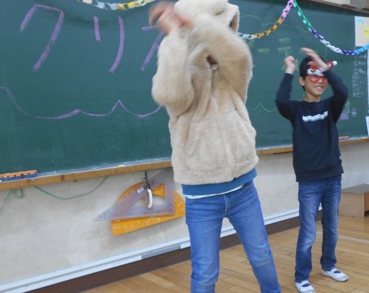 ステージでのダンス披露